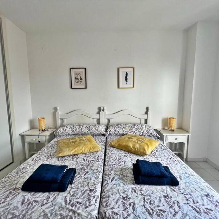 Bonito ático en primera línea de playa con piscina - Two-Bedroom Apartment - 9