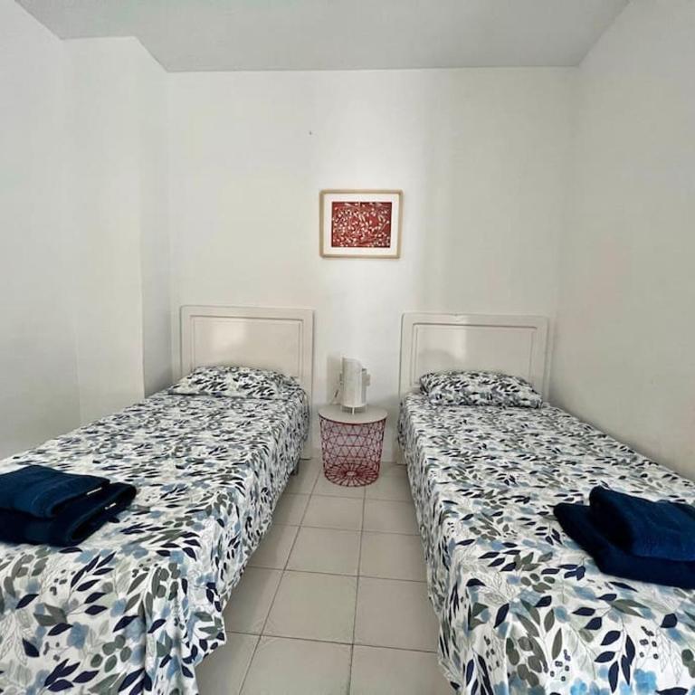 Bonito ático en primera línea de playa con piscina - Two-Bedroom Apartment - 14