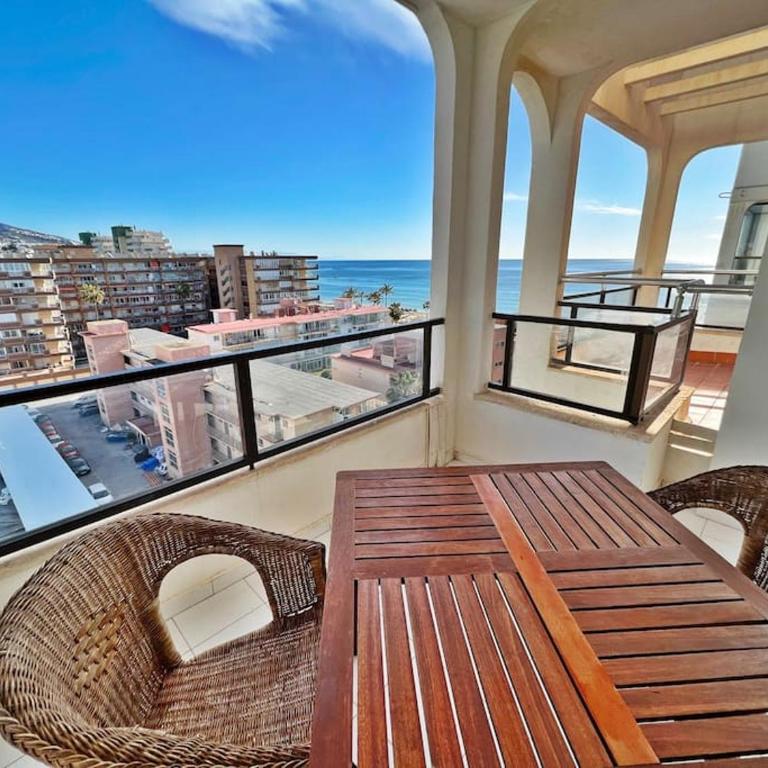 Bonito ático en primera línea de playa con piscina - Two-Bedroom Apartment - 22