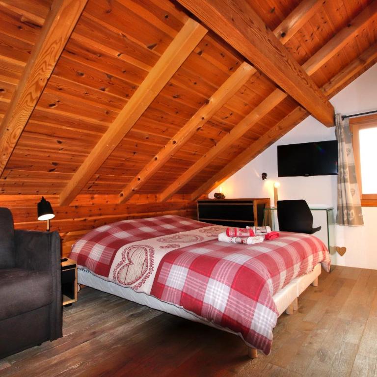 Slope-Side Chalet w/Jacuzzi, Home Cinema, for 16 Guests - Chalet - 18