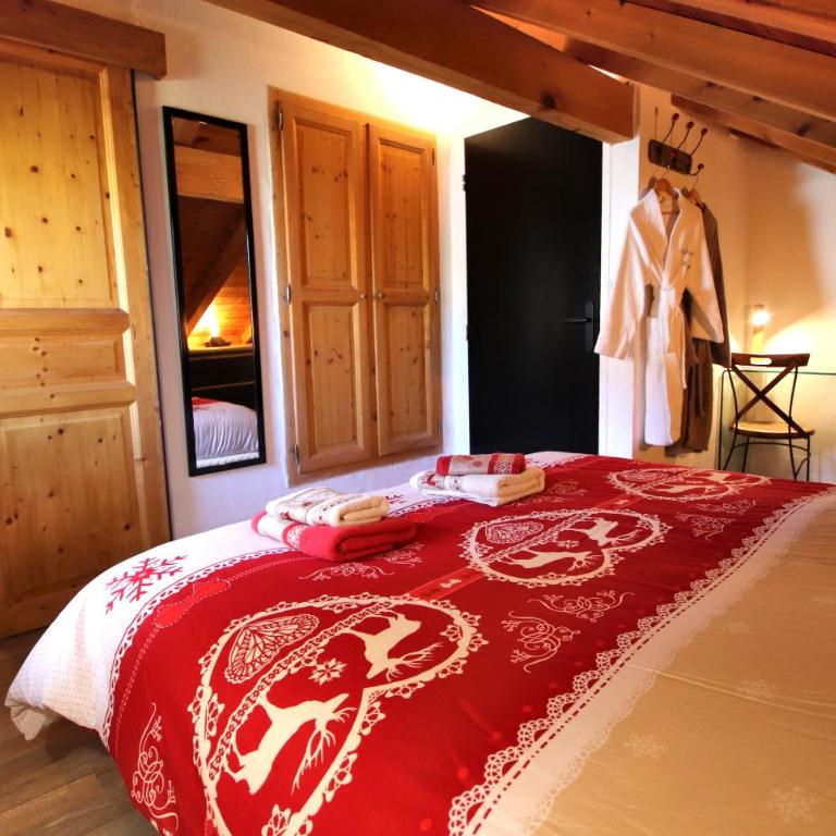 Slope-Side Chalet w/Jacuzzi, Home Cinema, for 16 Guests - Chalet - 22