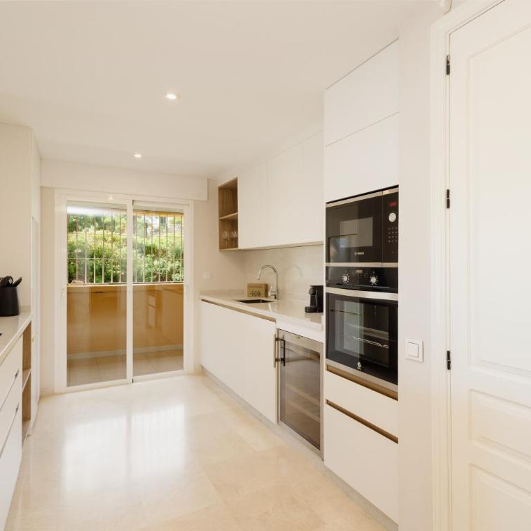 Luxurious frontline golf apartment in Elviria - Apartamento de 2 dormitorios - 32