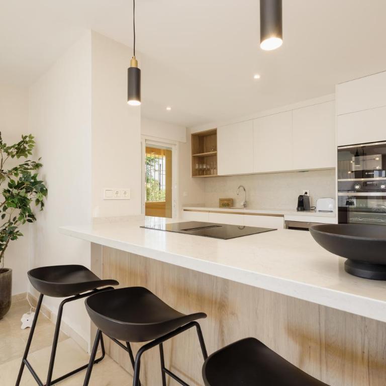 Luxurious frontline golf apartment in Elviria - Apartamento de 2 dormitorios - 9