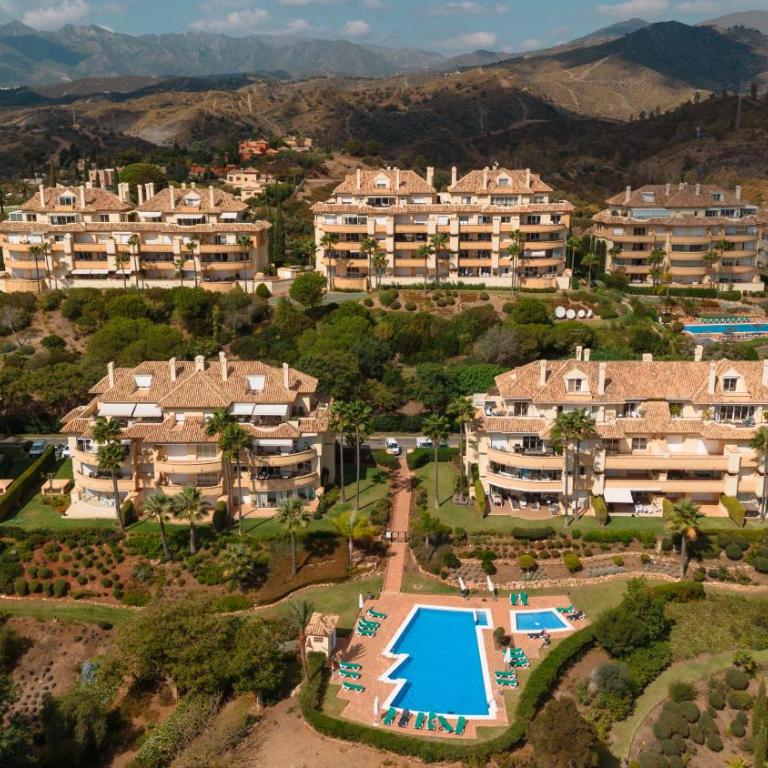 Luxurious frontline golf apartment in Elviria - Apartamento de 2 dormitorios - 55