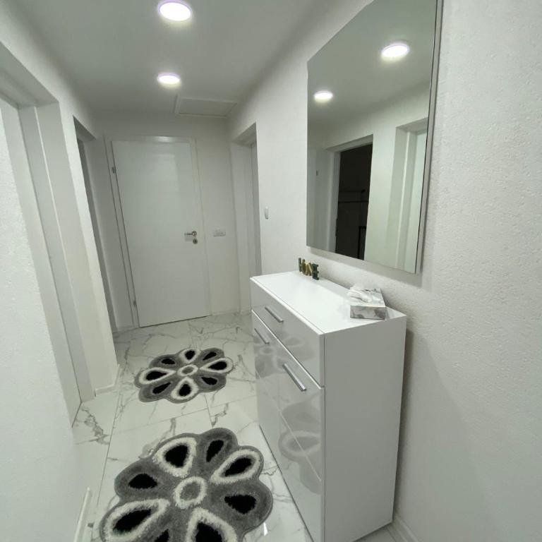 Apartment B&E - Three-Bedroom Apartment - 14