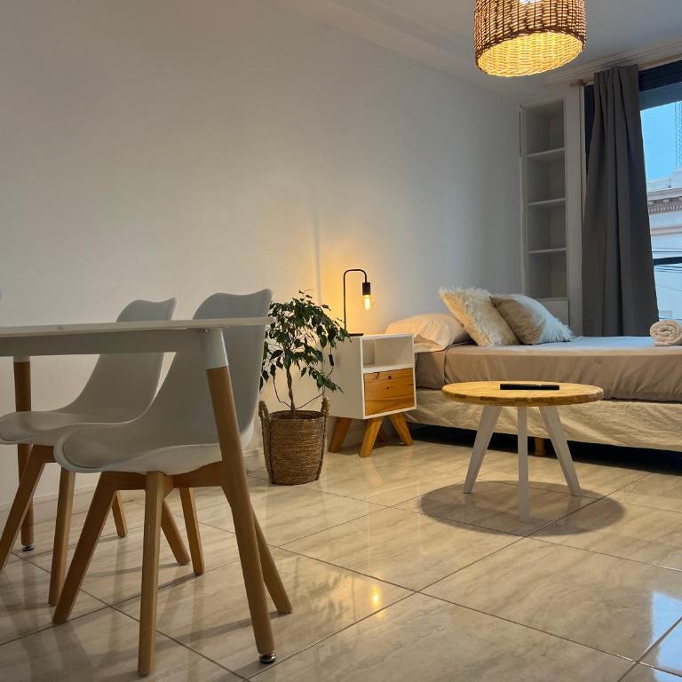 Céntrico mono ambiente completo y amplio - One-Bedroom Apartment - 9