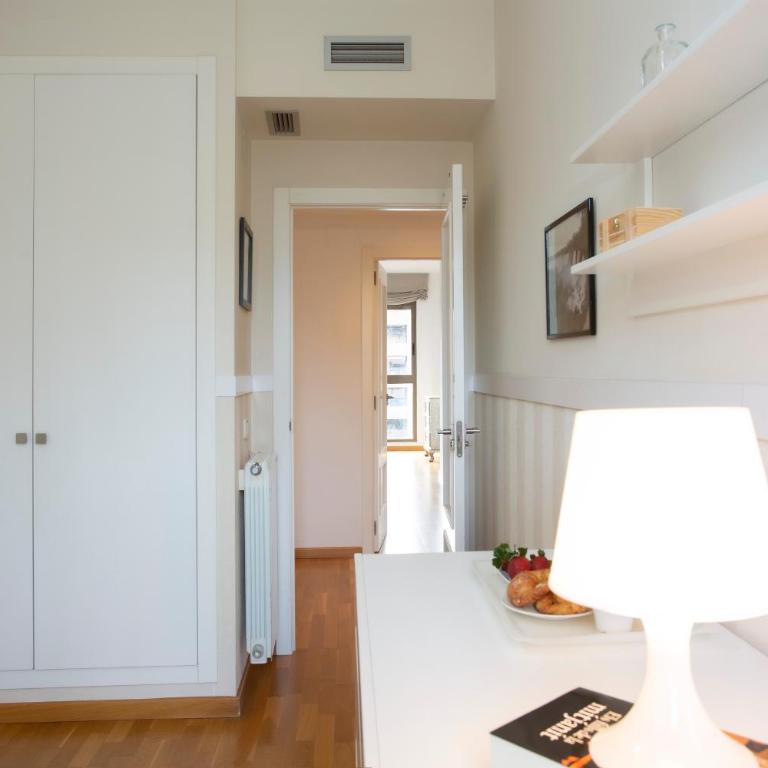 SingularStays Palacio de Congresos - Three-Bedroom Apartment - 4