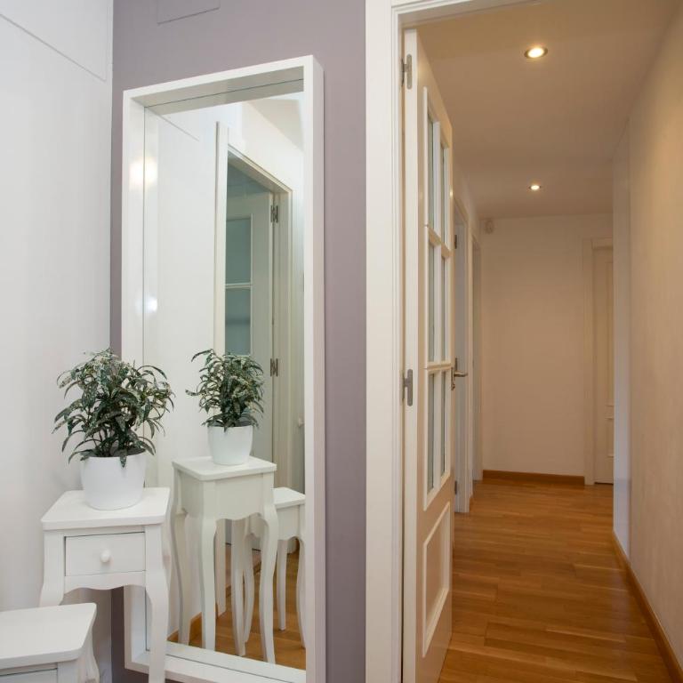SingularStays Palacio de Congresos - Three-Bedroom Apartment - 23