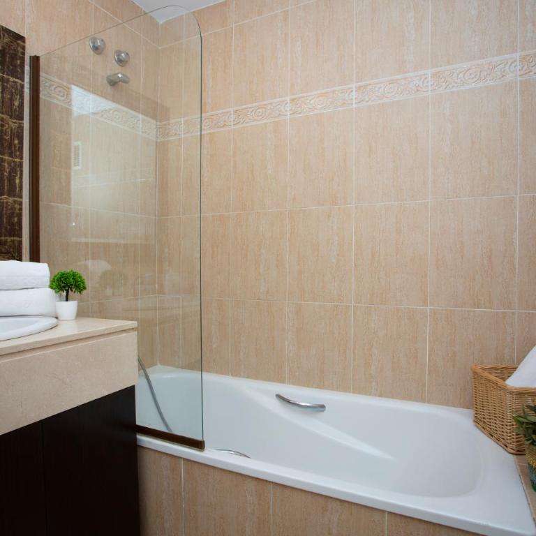 SingularStays Palacio de Congresos - Three-Bedroom Apartment - 32