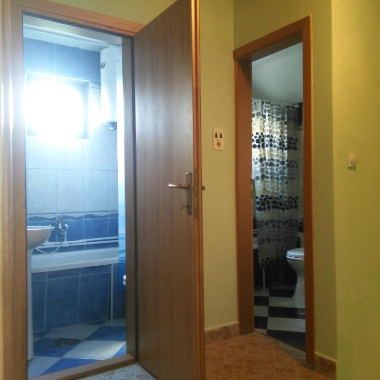Guesthouse Wolf - Dreibettzimmer mit Gemeinschaftsbad - 1