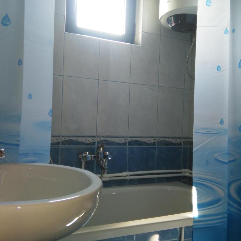 Guesthouse Wolf - Dreibettzimmer mit eigenem Bad - 4