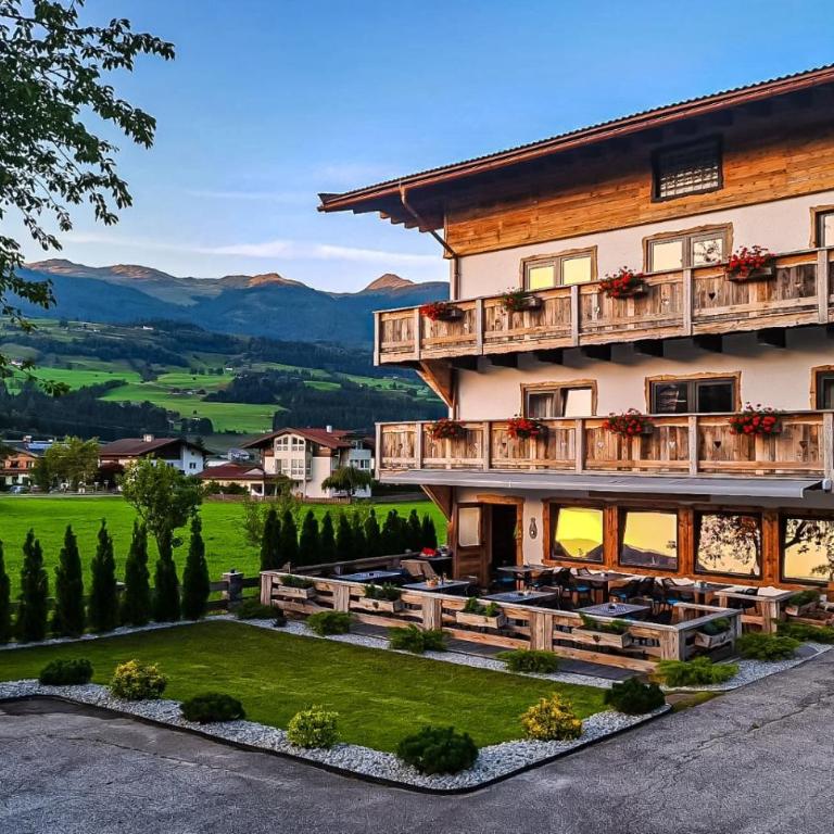 KITZALPEN Pension - Doppelzimmer mit Balkon - 2