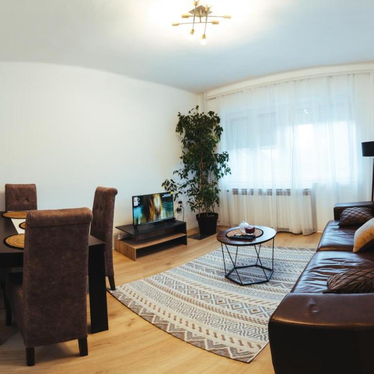 Sunny Apartment - Two-Bedroom Apartment - 4