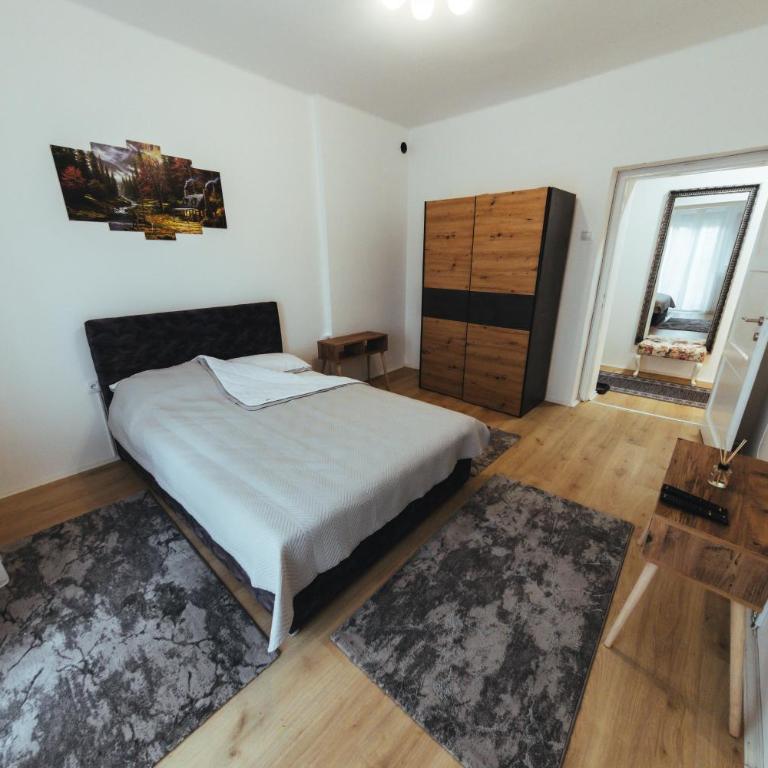 Sunny Apartment - Two-Bedroom Apartment - 5