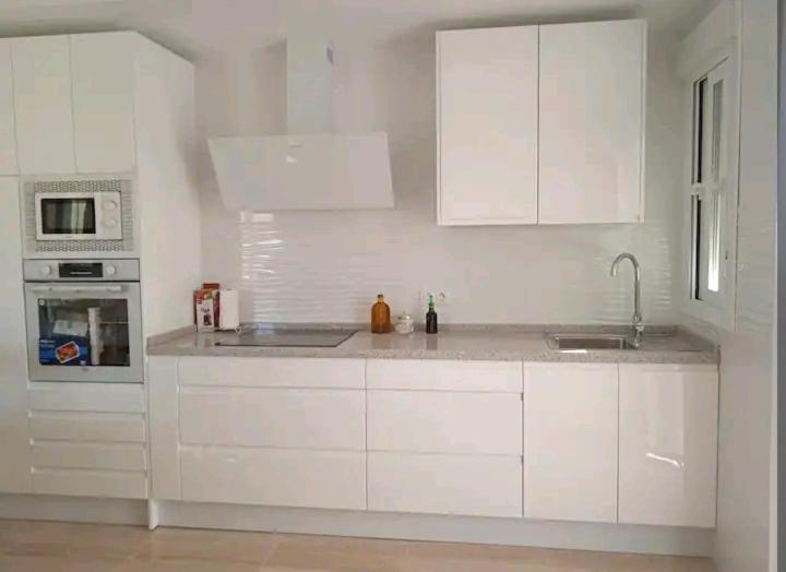 Casa en Jerez con patio cerca de la playa y de la sierra - Four-Bedroom House - 8