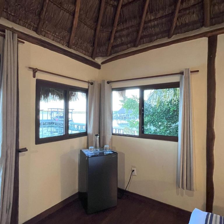 Yayum Bacalar - Habitación con cama extragrande y vistas al lago - 6