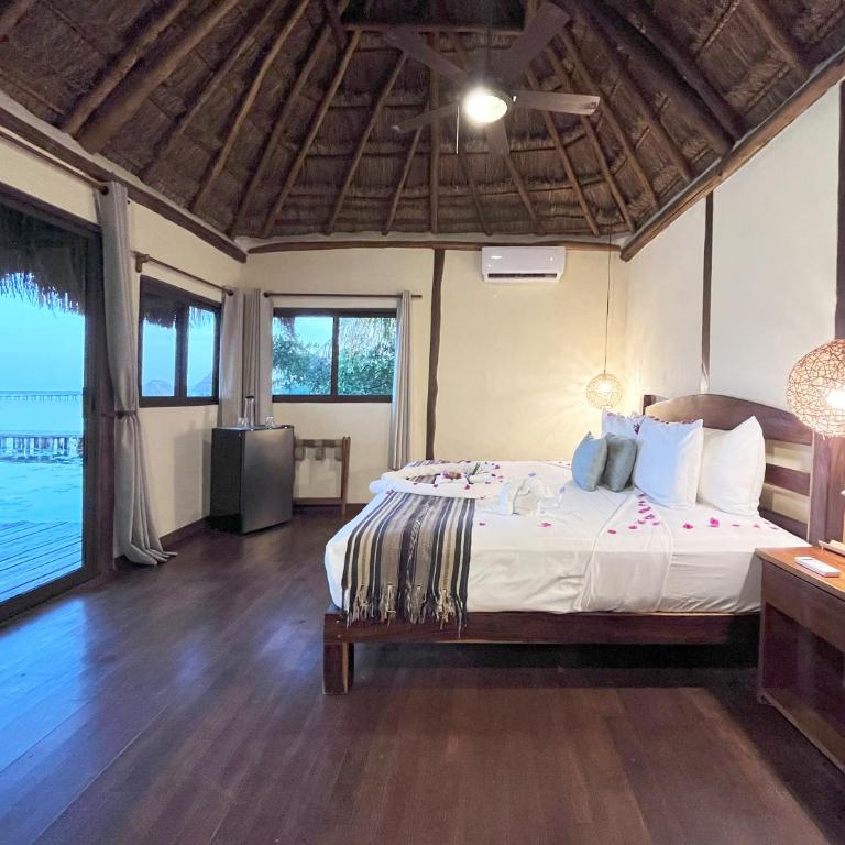 Yayum Bacalar - Habitación con cama extragrande y vistas al lago - 3