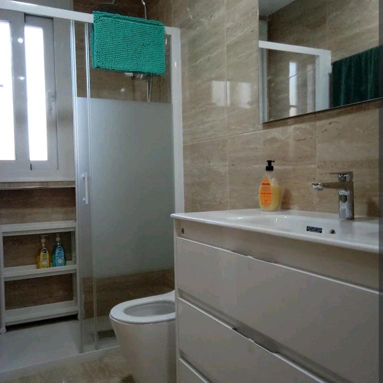 Casa en Jerez con patio cerca de la playa y de la sierra - Four-Bedroom House - 17