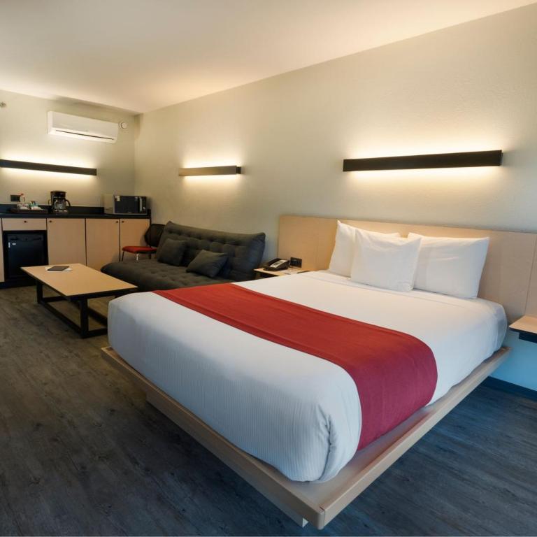 City Express by Marriott Santiago Aeropuerto - Habitación Doble Superior con sofá cama - 4