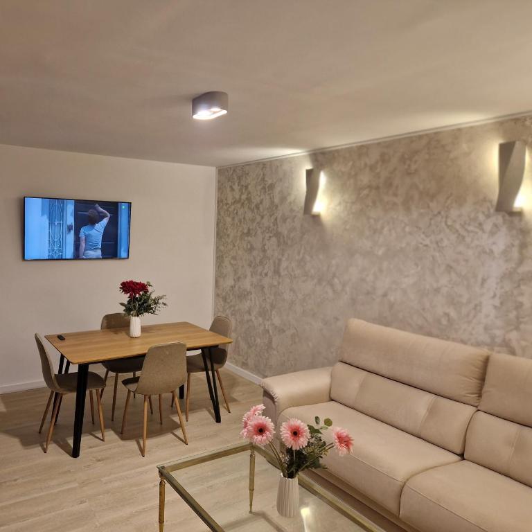 Old Town 1 st floor, near the beach - Three-Bedroom Apartment - 1