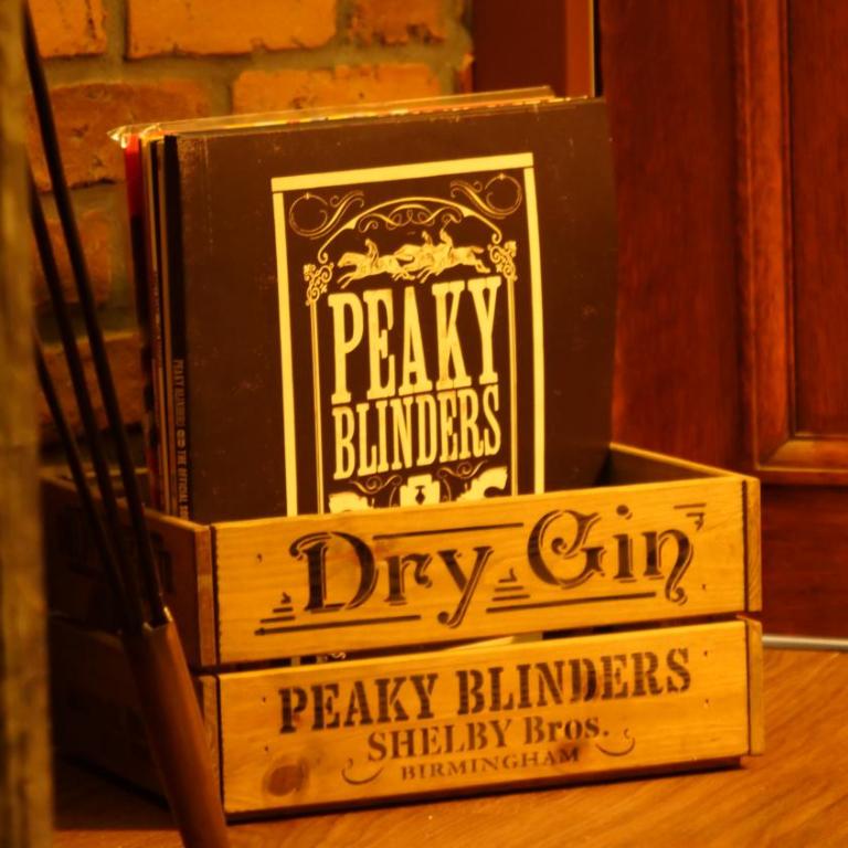 35 SPEAKEASY - Ambiance PUB Anglais Centre Ville avec Parking - Appartement 1 Chambre - 55
