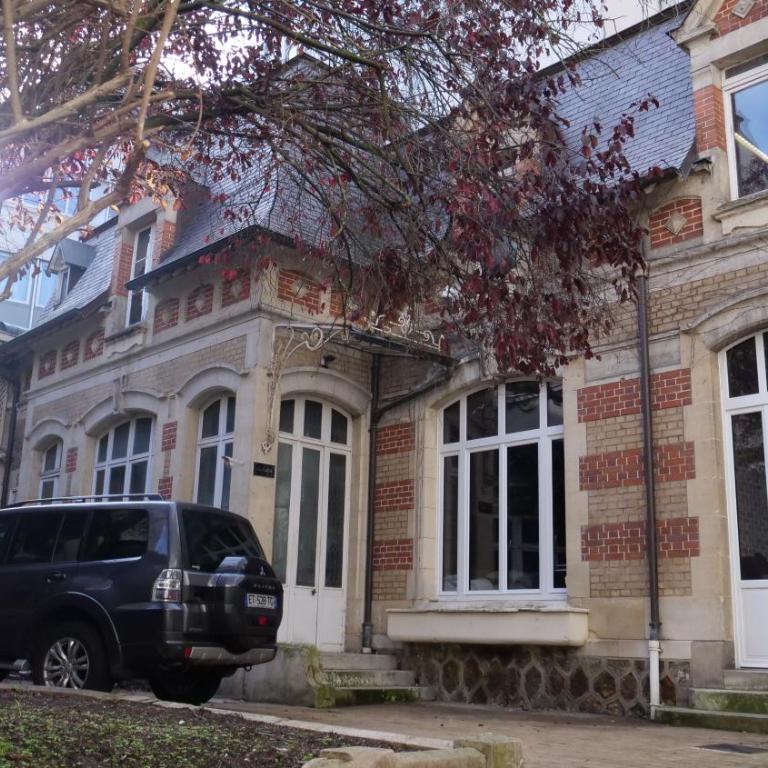35 SPEAKEASY - Ambiance PUB Anglais Centre Ville avec Parking - Appartement 1 Chambre - 72