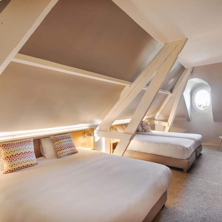 Campanile PRIME - Caen Centre Gare - Chambre Familiale avec 1 Lit King-Size et 2 Lits Simples - 1