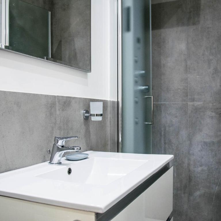 GuestHost - Largo Leopardi Modern Apartment - Monolocale - 17