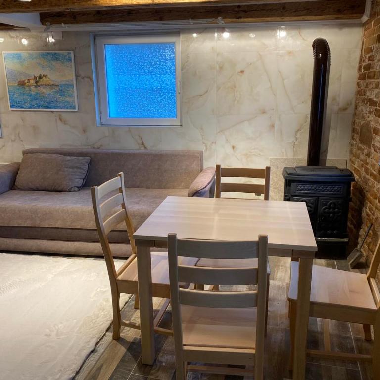 Durmitor Bela - Family Room with Balcony - 7