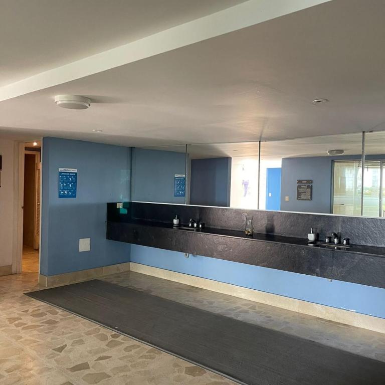 Beachfront Bliss-2BR Haven Steps from Sandy Shores - Apartamento de 2 dormitorios - 49