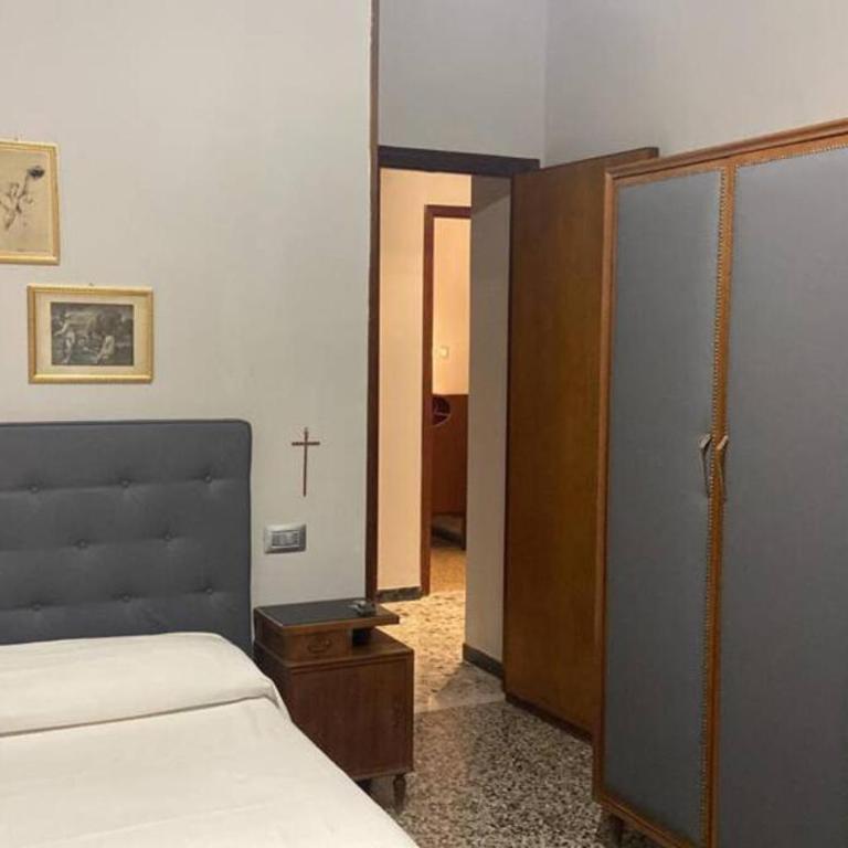 La casa del Professore - Downtown luxury stay - Three-Bedroom Apartment - 17