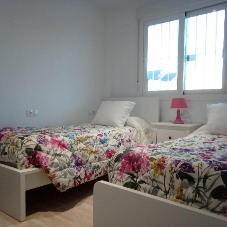 Casa en Jerez con patio cerca de la playa y de la sierra - Four-Bedroom House - 31