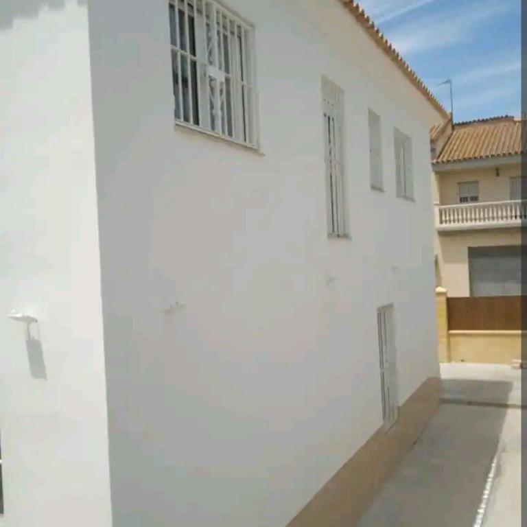 Casa en Jerez con patio cerca de la playa y de la sierra - Four-Bedroom House - 4