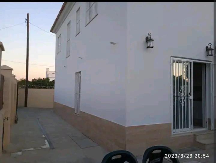 Casa en Jerez con patio cerca de la playa y de la sierra - Four-Bedroom House - 6