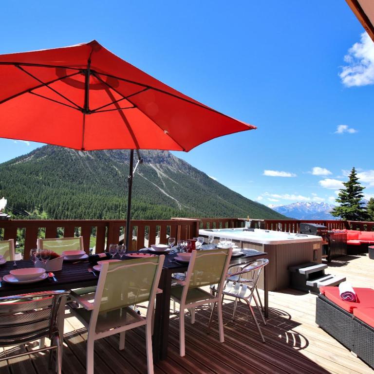 Spacious Chalet 16/18 Guests w/Slope View, Jacuzzi et Sauna - Chalet - 1