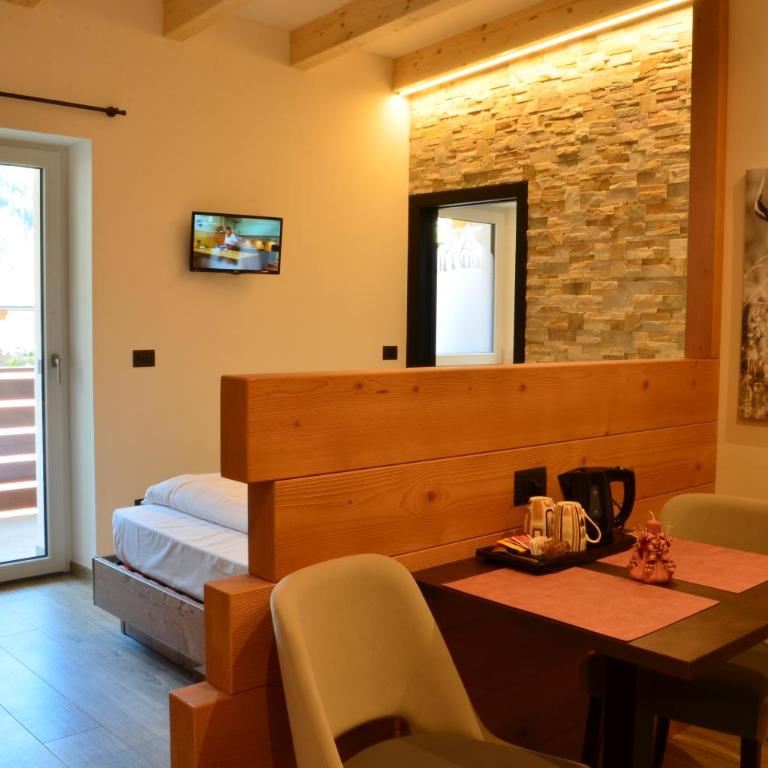 Aria Alpina Guest House Affittacamere - Camera Matrimoniale Deluxe con Balcone - 1
