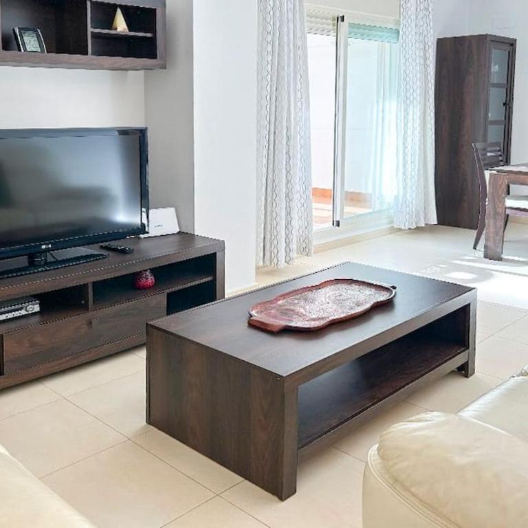 Piso bajo 3 habitaciones 2 baños y gran terraza - Three-Bedroom Apartment - 7
