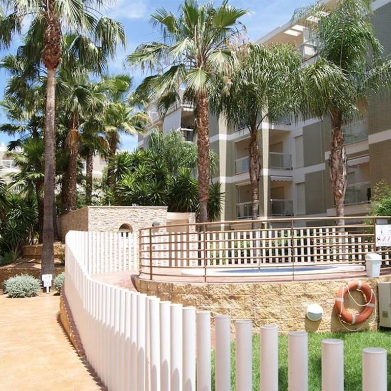 Piso bajo 3 habitaciones 2 baños y gran terraza - Three-Bedroom Apartment - 29