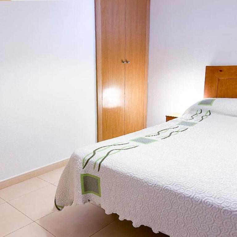 Piso bajo 3 habitaciones 2 baños y gran terraza - Three-Bedroom Apartment - 18