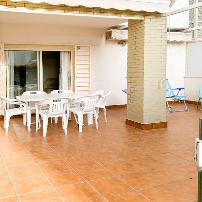 Piso bajo 3 habitaciones 2 baños y gran terraza - Three-Bedroom Apartment - 19