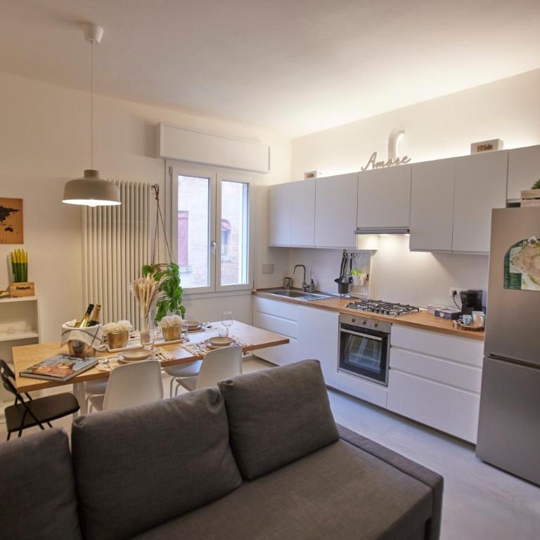 LikeHome San Romano -3Rooms - 10persone -Ferrara - Three-Bedroom Apartment - 3