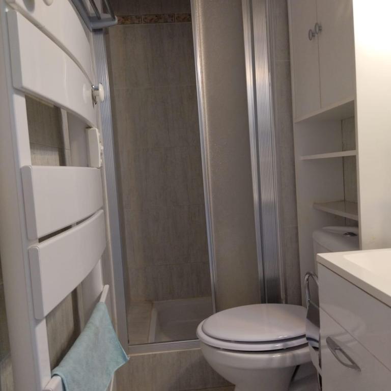 Au cœur des pins - Beija Flor - A l'entrée du village naturiste - Parking - Histoire de clés - Two-Bedroom Apartment - 20