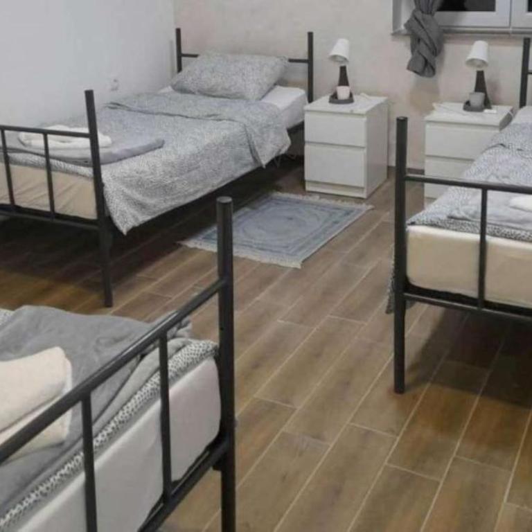 Gas Otel - Trokrevetna Soba sa Zajedničkim Kupatilom - 3