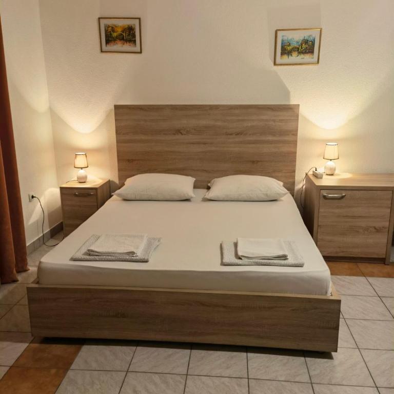 Lovely Bosnian Home - Triple Room with Bathroom - 9