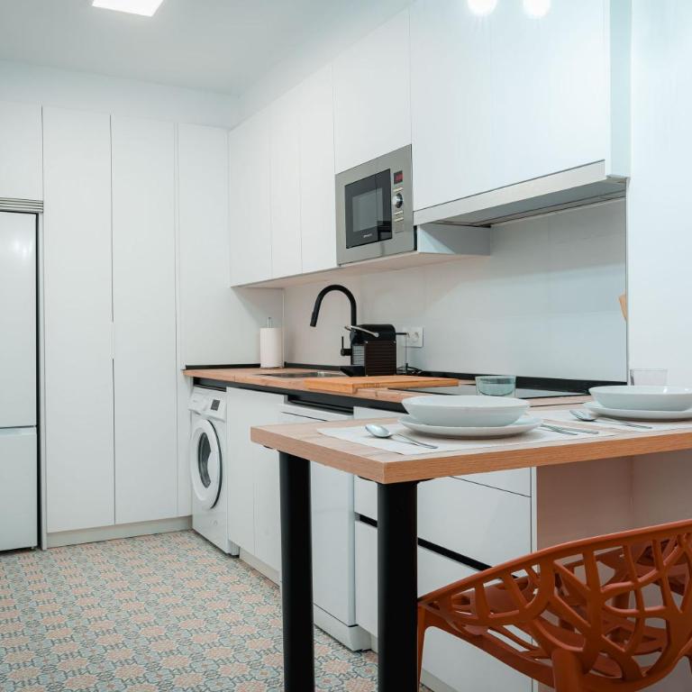- Apartamento Familiar - QH Casa de los Colores - Three-Bedroom Apartment - 3