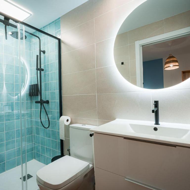 - Apartamento Familiar - QH Casa de los Colores - Three-Bedroom Apartment - 18