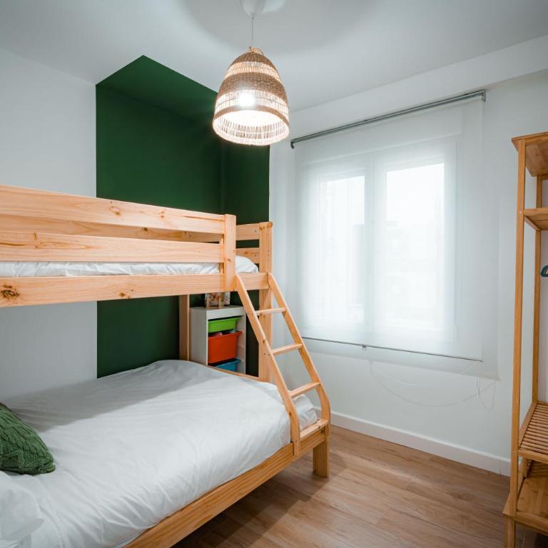 - Apartamento Familiar - QH Casa de los Colores - Three-Bedroom Apartment - 14