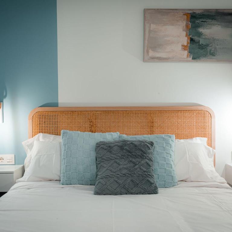 - Apartamento Familiar - QH Casa de los Colores - Three-Bedroom Apartment - 12
