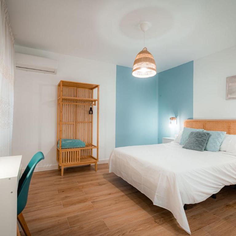 - Apartamento Familiar - QH Casa de los Colores - Three-Bedroom Apartment - 11