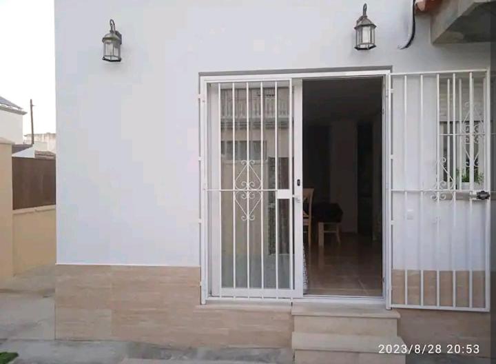 Casa en Jerez con patio cerca de la playa y de la sierra - Four-Bedroom House - 3